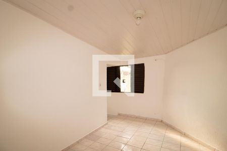 Sala Quarto de casa para alugar com 1 quarto, 28m² em Parque Ramos Freitas, São Paulo