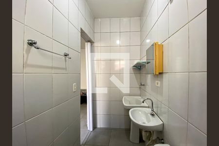 Banheiro de kitnet/studio para alugar com 1 quarto, 30m² em Vila Butantã, São Paulo
