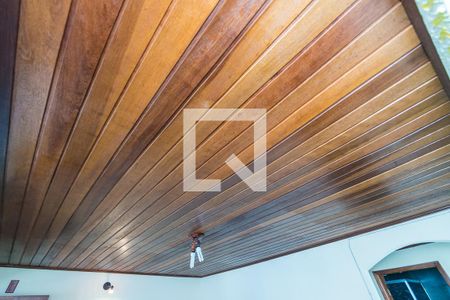 Sala - Detalhe do teto de casa para alugar com 2 quartos, 100m² em Brás de Pina, Rio de Janeiro