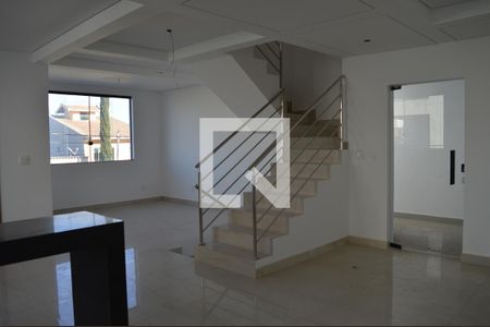 Casa de condomínio à venda com 210m², 3 quartos e 3 vagasSala