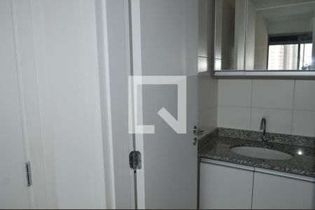 Banheiro de apartamento para alugar com 1 quarto, 37m² em Vila Firmiano Pinto, São Paulo