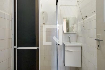 Banheiro de kitnet/studio para alugar com 1 quarto, 32m² em Canto do Forte, Praia Grande