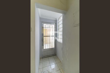 Entrada  de casa para alugar com 2 quartos, 68m² em Vila Moraes, São Paulo