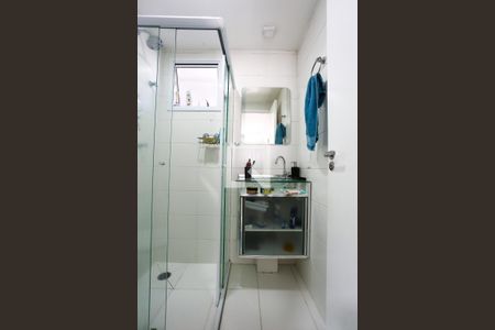 Banheiro de apartamento à venda com 2 quartos, 52m² em Jardim Monte Alegre, Taboão da Serra