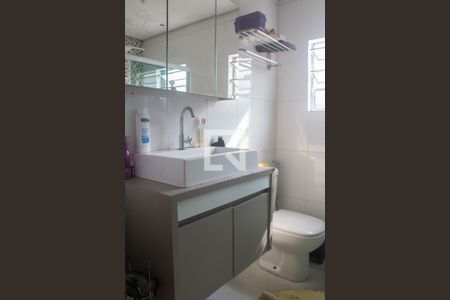 Banheiro de casa para alugar com 2 quartos, 60m² em Vila Merces, Carapicuíba