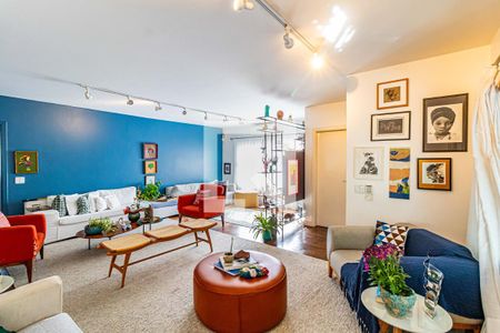Casa à venda com 4 quartos, 240m² em Cidade São Francisco, São Paulo