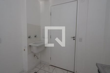 Sala/Cozinha - detalhe tanque de apartamento para alugar com 1 quarto, 35m² em Vila Tolstoi, São Paulo