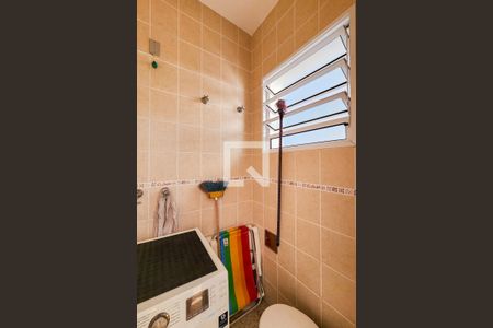 Casa de condomínio para alugar com 316m², 3 quartos e 6 vagas Casa de condomínio para alugar com 316m², 3 quartos e 6 vagasBanheiro de serviço