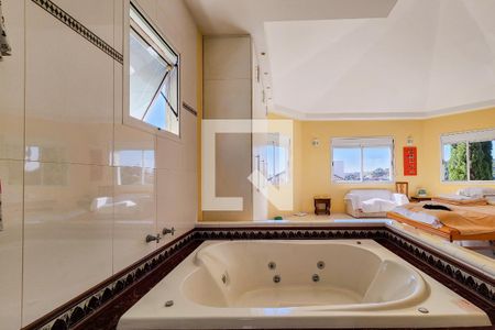 Casa de condomínio para alugar com 316m², 3 quartos e 6 vagas Casa de condomínio para alugar com 316m², 3 quartos e 6 vagasBanheira