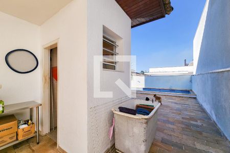 Casa de condomínio para alugar com 316m², 3 quartos e 6 vagas Casa de condomínio para alugar com 316m², 3 quartos e 6 vagasBanheiro de serviço