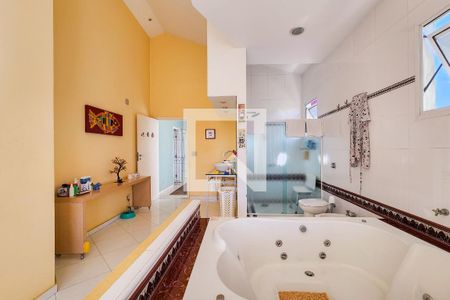 Casa de condomínio para alugar com 316m², 3 quartos e 6 vagas Casa de condomínio para alugar com 316m², 3 quartos e 6 vagasBanheira