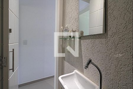 lavabo_3 de casa à venda com 3 quartos, 150m² em Vila Gumercindo, São Paulo