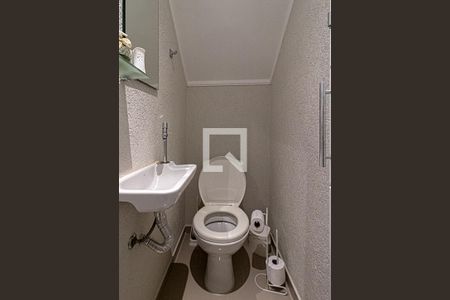 lavabo_2 de casa à venda com 3 quartos, 150m² em Vila Gumercindo, São Paulo
