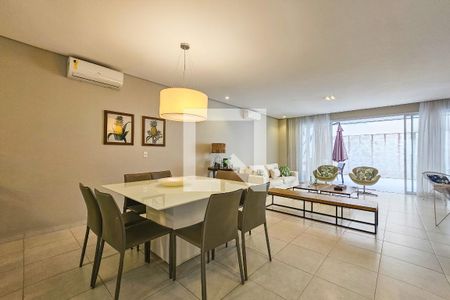Sala de casa de condomínio para alugar com 4 quartos, 330m² em Jardim Três Marias, Guarujá