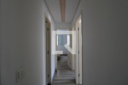 Corredor de apartamento para alugar com 3 quartos, 72m² em Usina Piratininga, São Paulo