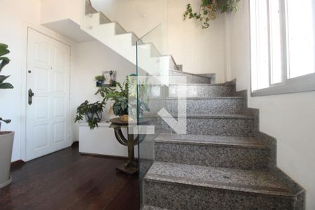 Escadas de apartamento à venda com 3 quartos, 196m² em Santa Tereza, Belo Horizonte