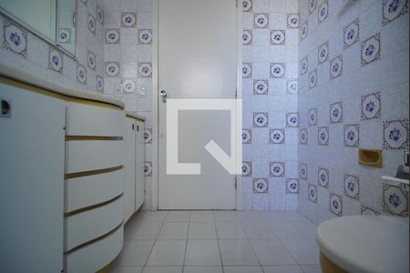 Banheiro da Suíte de apartamento para alugar com 3 quartos, 124m² em Petrópolis, Porto Alegre