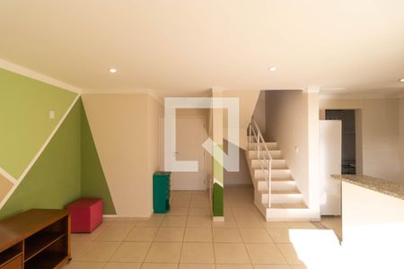 Sala de casa de condomínio para alugar com 3 quartos, 87m² em Jardim São Pedro, Campinas
