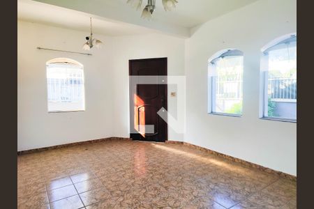 Sala de casa para alugar com 5 quartos, 186m² em Vila Noemia, Mauá