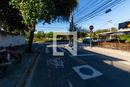 Casa à venda com 325m², 4 quartos e 2 vagas Casa à venda com 325m², 4 quartos e 2 vagasFachada