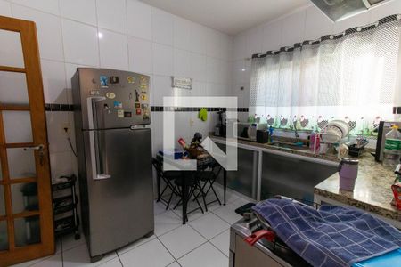 Casa à venda com 325m², 4 quartos e 2 vagas Casa à venda com 325m², 4 quartos e 2 vagasCozinha