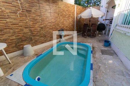 Casa à venda com 325m², 4 quartos e 2 vagas Casa à venda com 325m², 4 quartos e 2 vagasÁrea comum