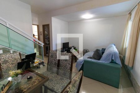 Sala de casa à venda com 4 quartos, 325m² em Piratininga, Niterói