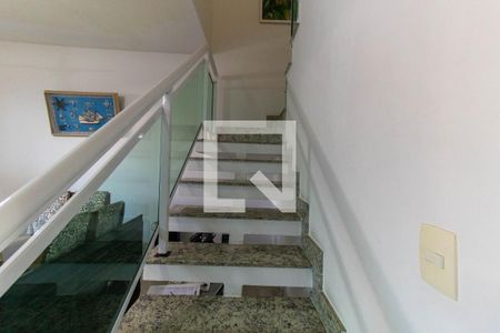 Escada de casa à venda com 4 quartos, 325m² em Piratininga, Niterói