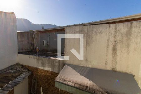 Casa à venda com 325m², 4 quartos e 2 vagas Casa à venda com 325m², 4 quartos e 2 vagasVista do Quarto 2