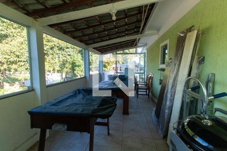 Casa à venda com 325m², 4 quartos e 2 vagas Casa à venda com 325m², 4 quartos e 2 vagasÁrea de Serviço