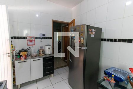 Casa à venda com 325m², 4 quartos e 2 vagas Casa à venda com 325m², 4 quartos e 2 vagasCozinha