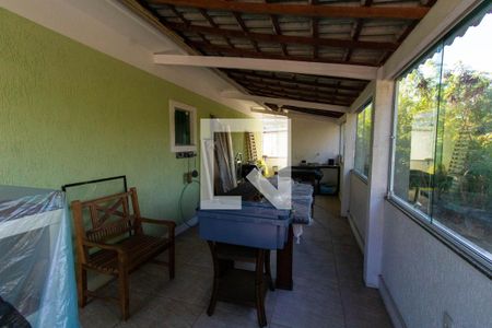 Casa à venda com 325m², 4 quartos e 2 vagas Casa à venda com 325m², 4 quartos e 2 vagasÁrea de Serviço