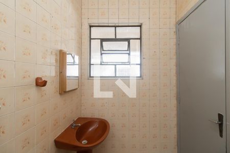 Banheiro de casa para alugar com 2 quartos, 55m² em Cangaiba, São Paulo