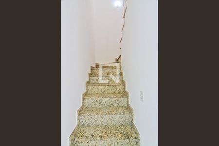 Escada de casa de condomínio para alugar com 3 quartos, 152m² em Casa Verde, São Paulo
