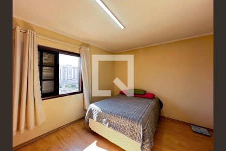Suíte de casa à venda com 3 quartos, 137m² em Jardim Monte Azul, São Paulo