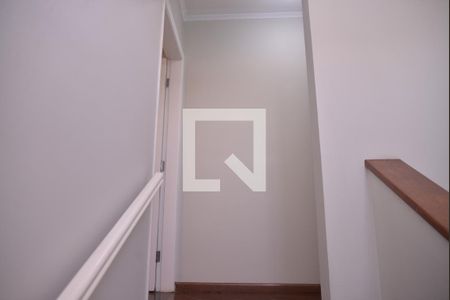 Escada de casa à venda com 3 quartos, 211m² em Vila Camilopolis, Santo André