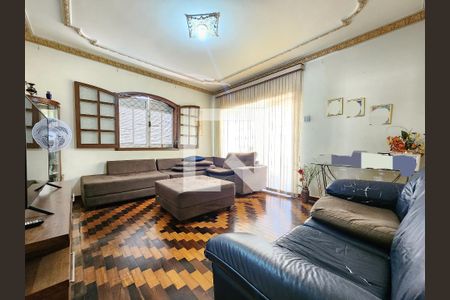 Sala 1 andar de casa à venda com 5 quartos, 245m² em Sagrada Família, Belo Horizonte