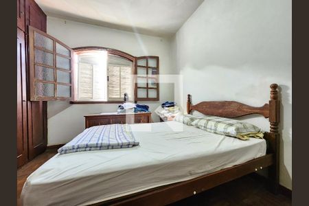 Quarto 2 de casa à venda com 5 quartos, 245m² em Sagrada Família, Belo Horizonte