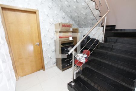 Escada de casa para alugar com 3 quartos, 210m² em Jardim Atlantico, Goiânia