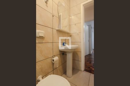 Banheiro de apartamento à venda com 1 quarto, 39m² em Bom Jesus, Porto Alegre