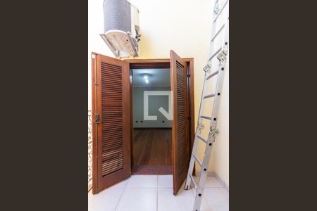 Sacada de casa à venda com 3 quartos, 230m² em Vila Osasco, Osasco