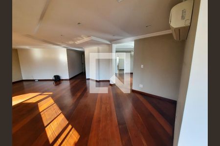 Apartamento à venda com 240m², 4 quartos e 4 vagasSala