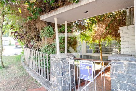 Casa à venda com 190m², 3 quartos e 1 vaga Casa à venda com 190m², 3 quartos e 1 vagaFachada