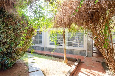 Casa à venda com 190m², 3 quartos e 1 vaga Casa à venda com 190m², 3 quartos e 1 vagaEntrada