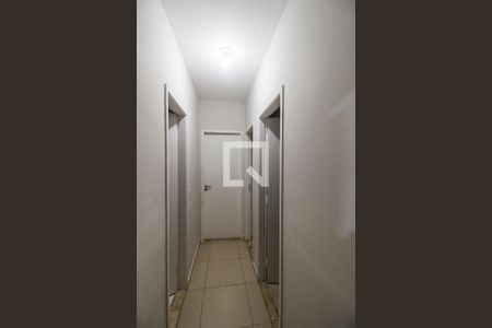 Corredor de apartamento à venda com 3 quartos, 80m² em Jardim Tupanci, Barueri