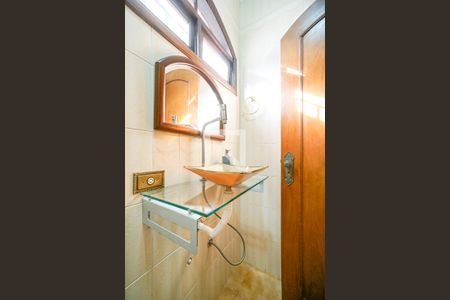 Banheiro social de casa para alugar com 3 quartos, 370m² em Penha de França, São Paulo