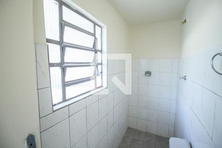 banheiro de casa para alugar com 1 quarto, 40m² em Vila Invernada, São Paulo
