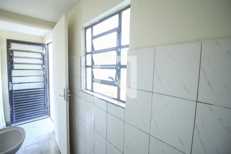 banheiro de casa para alugar com 1 quarto, 40m² em Vila Invernada, São Paulo