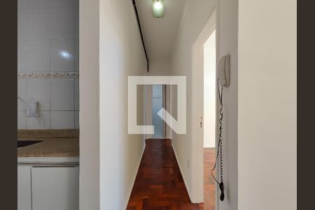 Corredor de apartamento para alugar com 2 quartos, 64m² em São Cristóvão, Rio de Janeiro