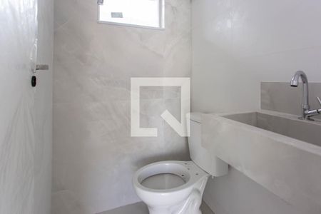 Banheiro de casa à venda com 2 quartos, 112m² em Planalto, Belo Horizonte